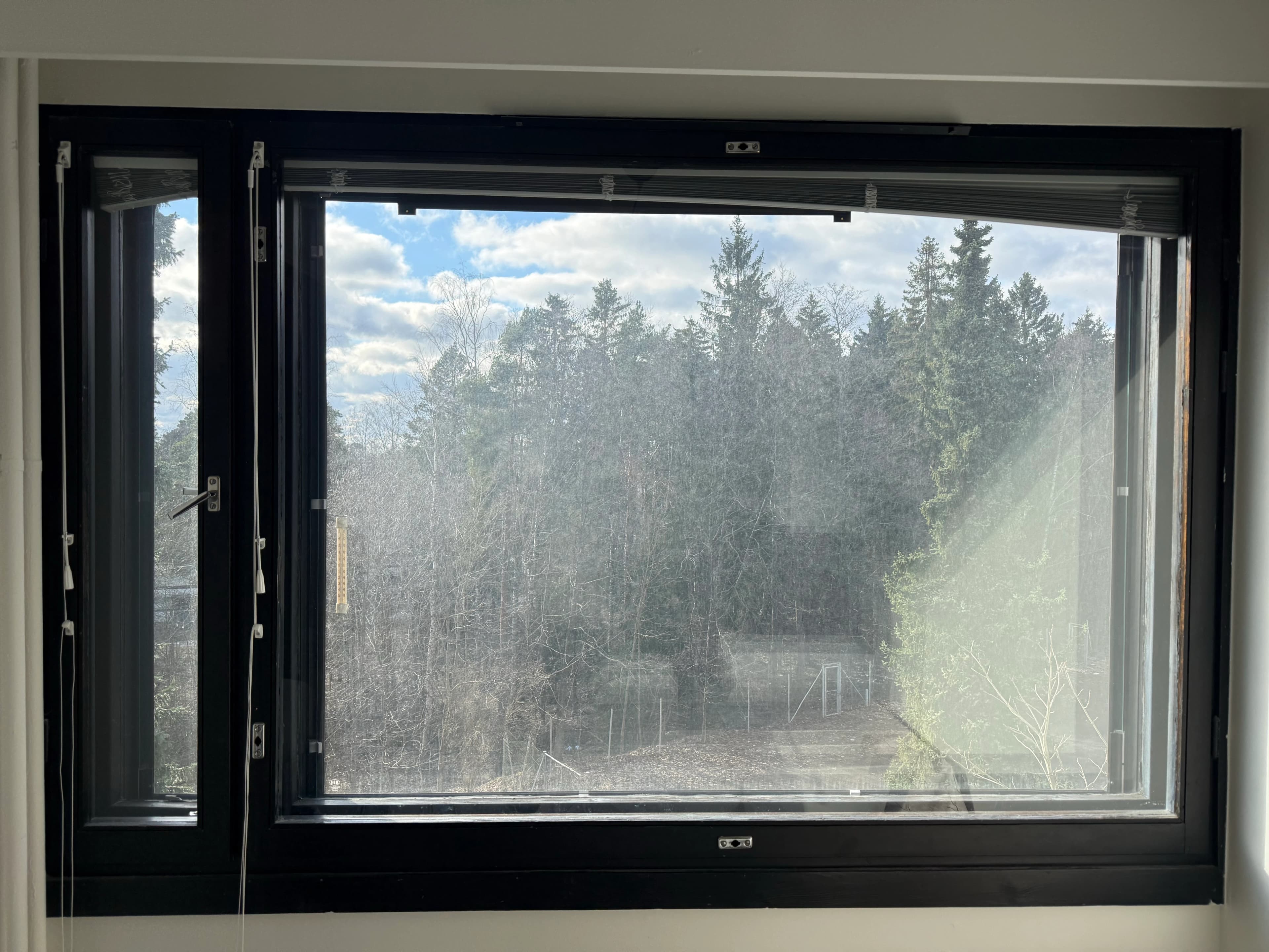 Ikkuna ennen pesua — Espoo