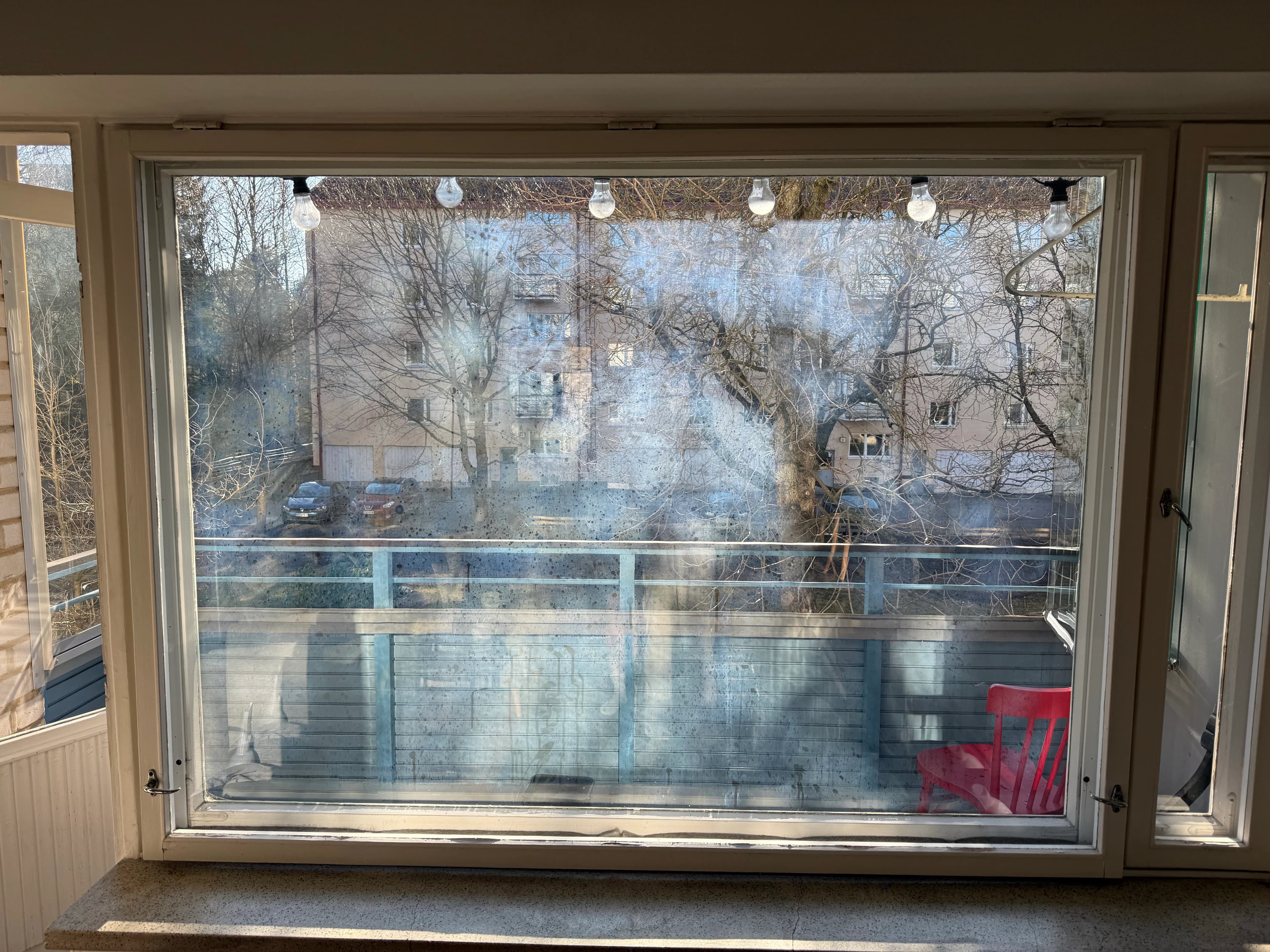 Ikkuna ennen pesua — Espoo